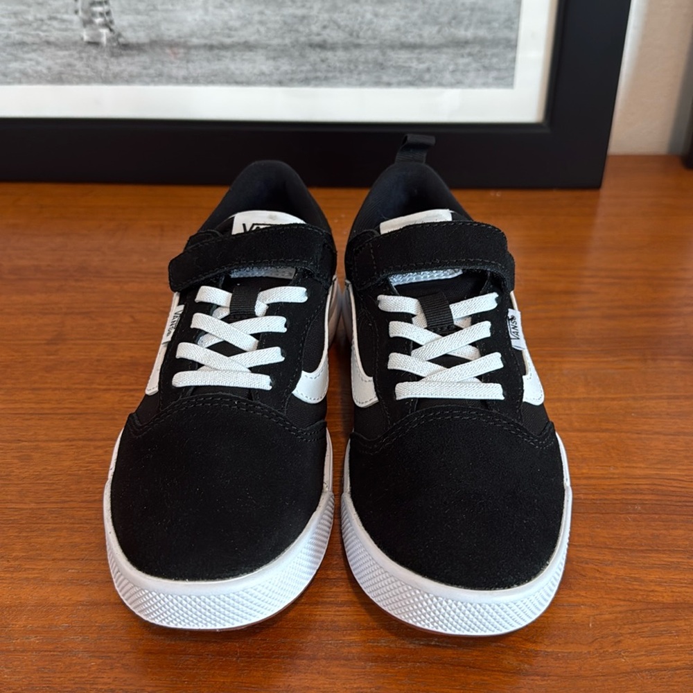 Kids vans ultra range 66v.  Kids size 3.